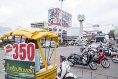 Saat Kulesi Buriram kuzeydoğu Tayland Isan Buri Ram il, şehir merkezinde. Tayland, Buriram, Kasım, 2017.