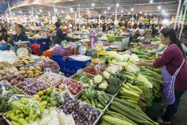 marketstreet şehrin Buri Ram Isan kuzeydoğu Tayland gıda pazarında, sebze. Tayland, Buriram, Kasım, 2017.
