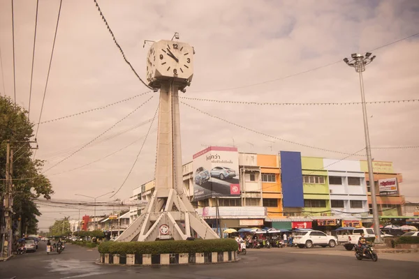 Saat Kulesi Buriram kuzeydoğu Tayland Isan Buri Ram il, şehir merkezinde. Tayland, Buriram, Kasım, 2017.