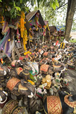 bir fil Prasat Nong Hong Buriram şehir Isan kuzeydoğu Tayland Buri Ram eyaletinin güneyinde türbe. Tayland, Buriram, Kasım, 2017.