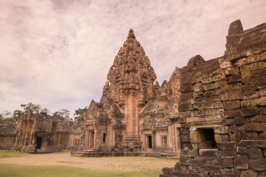 khmer Phanom basamak Historical Park Isan kuzeydoğu Tayland Buri Ram il Tapınağı kalıntıları. Tayland, Buriram, Kasım, 2017.