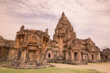 khmer Phanom basamak Historical Park Isan kuzeydoğu Tayland Buri Ram il Tapınağı kalıntıları. Tayland, Buriram, Kasım, 2017.