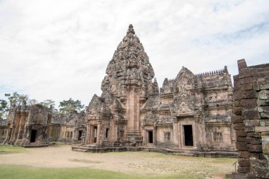 khmer Phanom basamak Historical Park Isan kuzeydoğu Tayland Buri Ram il Tapınağı kalıntıları. Tayland, Buriram, Kasım, 2017.