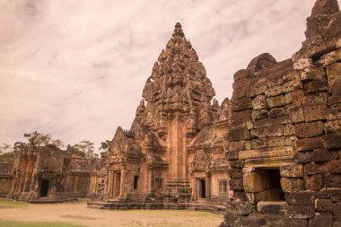 khmer Phanom basamak Historical Park Isan kuzeydoğu Tayland Buri Ram il Tapınağı kalıntıları. Tayland, Buriram, Kasım, 2017.