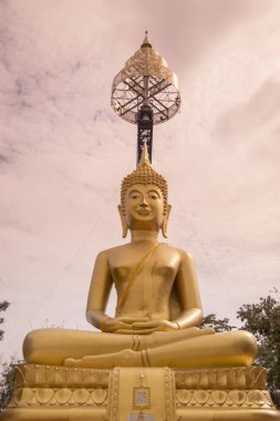 Buriram şehir Isan kuzeydoğu Tayland Buri Ram il yakınındaki Wat suphatbophit Buda. Tayland, Buriram, Kasım, 2017.