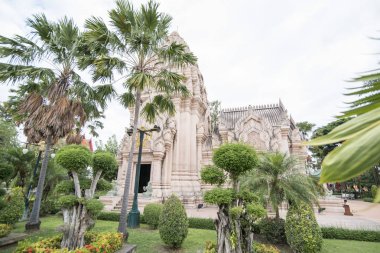 Şehir ayağı tapınak Buriram kuzeydoğu Tayland Isan Buri Ram il, şehir merkezinde. Tayland, Buriram, Kasım, 2017.