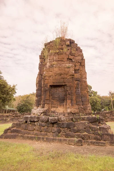 Prasat Wat Kok Ngew, Köyü, Sigara Suwan Buriram şehir Isan kuzeydoğu Tayland Buri Ram eyaletinin güneyinde. Tayland, Buriram, Kasım, 2017.