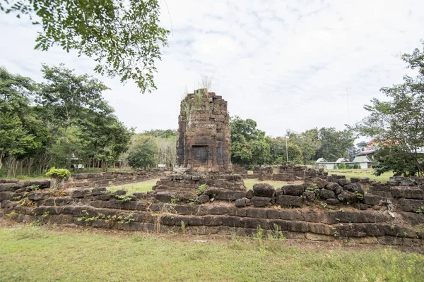 Prasat Wat Kok Ngew, Köyü, Sigara Suwan Buriram şehir Isan kuzeydoğu Tayland Buri Ram eyaletinin güneyinde. Tayland, Buriram, Kasım, 2017.