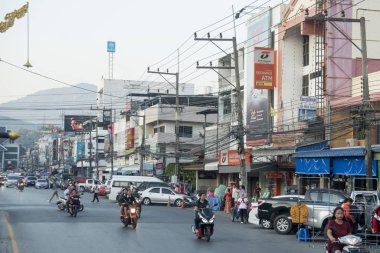 Kuzey Tayland 'ın Chiang Rai Eyaleti' ndeki Mae Sai sınırındaki Myanmar sınırına giden ana yol. Tayland, Mae Sai, Kasım 2019