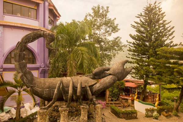 Μνημείο Scorpio Στο Wat Phra Doi Wao Temple Στην Πόλη — Φωτογραφία Αρχείου