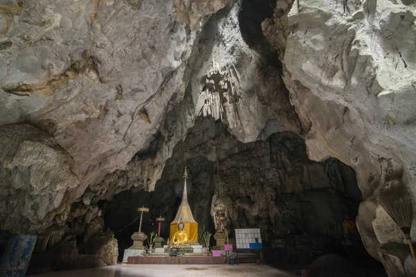 Die Wat Tham Pla Höhle Oder Affenhöhle Der Nähe Der — Stockfoto