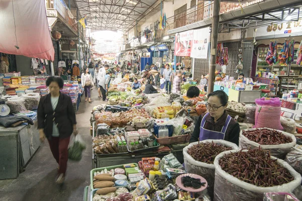 在泰国北部清莱省与缅甸交界的梅赛镇的食品市场上 新鲜蔬菜应有尽有 Mae Sai 2019年11月 — 图库照片