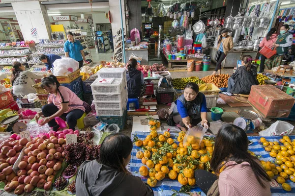 泰国北部清莱省与缅甸交界的梅塞镇的食品市场上 新鲜蔬菜和水果应有尽有 Mae Sai 2019年11月 — 图库照片