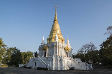 Kuzey Tayland 'ın Chiang Rai eyaletindeki Mae Sai sınırındaki Phra Maha Chedi Chai Chanasuk kasabasında. Tayland, Mae Sai, Kasım 2019