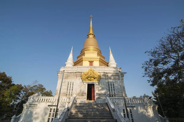 タイ北部のチェンライ省のミャンマーへの国境にあるメイ サイの町のプラ チェディ チャイ チャナスク 2019年11月 — ストック写真