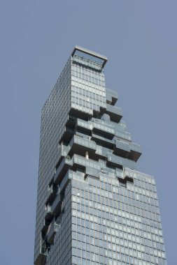 Sathon 'daki Maha Nakhon Binası' nın çatısında, Tayland 'ın güneyindeki Bangkok şehrinde insanlar var. Tayland, Bangkok, Kasım 2019