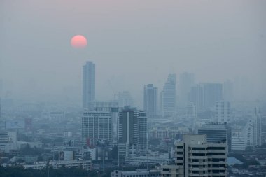Marriott Oteli 'nin çatısından ufuk çizgisi olan bar. Tayland' ın güneyindeki Bangkok şehrinde. Tayland, Bangkok, Kasım 2019