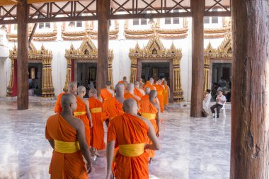 Thonburi 'deki Wat Pak Nam Tapınağı Tayland' ın güneyindeki Bangkok kenti yakınlarında. Tayland, Bangkok, Kasım 2019