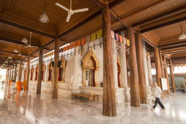 Thonburi 'deki Wat Pak Nam Tapınağı Tayland' ın güneyindeki Bangkok kenti yakınlarında. Tayland, Bangkok, Kasım 2019