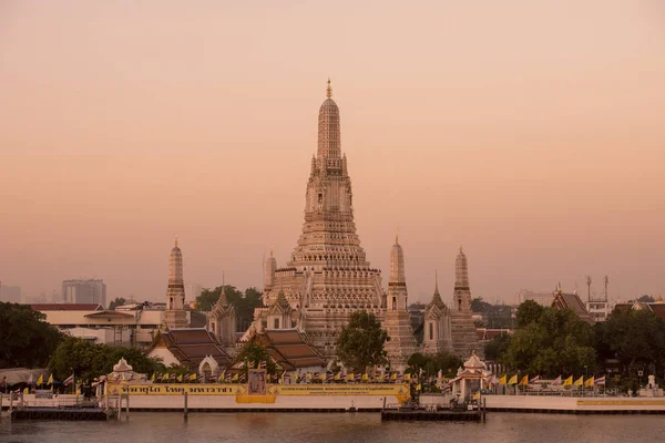 Templo Wat Arun Río Chao Phraya Ciudad Bangkok Tailandia Asia —  Fotos de Stock