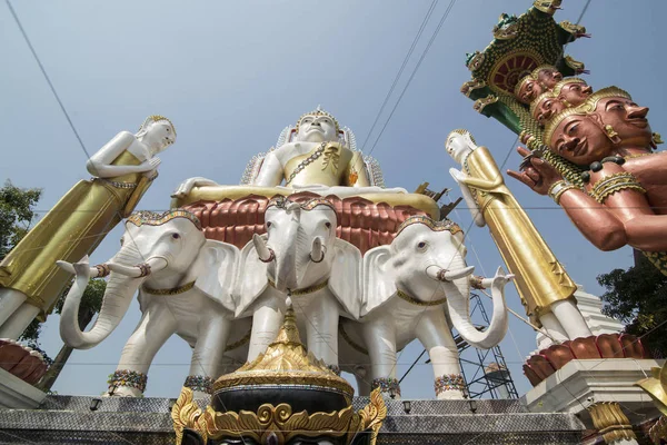 東南アジアのバンコクの街の近くにあるトンブリーのワット チャン寺院の仏像 バンコク 2019年11月 — ストック写真
