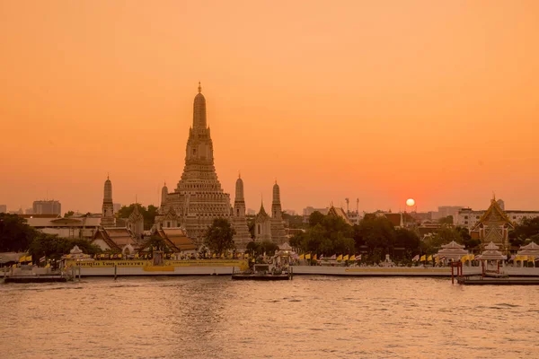 Templo Wat Arun Río Chao Phraya Ciudad Bangkok Tailandia Asia —  Fotos de Stock