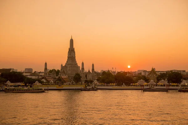 Templo Wat Arun Río Chao Phraya Ciudad Bangkok Tailandia Asia —  Fotos de Stock