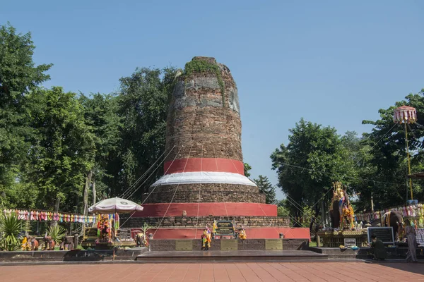 TAILANDIA LAMPHUN KU CHANG KU MAH CHEDI — Foto de Stock