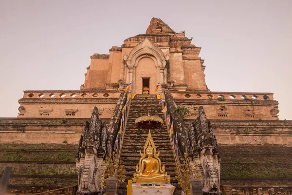 THAILANDIA CHIANG MAI WAT CHEDI LUANG — Foto Stock