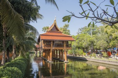 Kuzey Tayland 'da Kamphaeng Phet şehrindeki Wat Khu Yang Tapınağı ve Kraliyet Manastırı. Tayland, Kamphaeng Phet, Kasım 2019