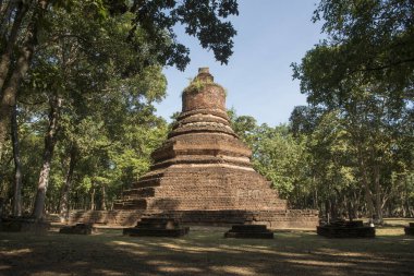 Kuzey Tayland 'ın Kamphaeng Phet eyaletindeki Kamphaeng Phet kasabasındaki Wat Phra Non Tapınağı. Tayland, Kamphaeng Phet, Kasım 2019