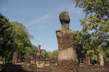 Kuzey Tayland 'ın Kamphaeng Phet eyaletindeki Kamphaeng Phet kasabasındaki Wat Singha Tapınağı. Tayland, Kamphaeng Phet, Kasım 2019