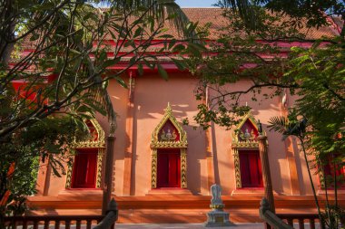 Kuzey Tayland 'ın Kamphaeng Phet eyaletindeki Kamphaeng Phet kasabasında Wat Sadej. Tayland, Kamphaeng Phet, Kasım 2019