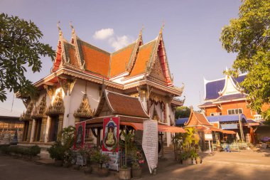 Kuzey Tayland 'ın Kamphaeng Phet eyaletindeki Kamphaeng Phet kasabasında Wat Sadej. Tayland, Kamphaeng Phet, Kasım 2019