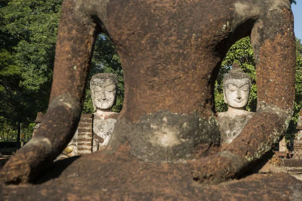 Статуя Будды Ват Пхра Кео Историческом Парке Города Кампхенг Пхет — стоковое фото