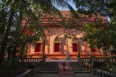 Kuzey Tayland 'ın Kamphaeng Phet eyaletindeki Kamphaeng Phet kasabasında Wat Sadej. Tayland, Kamphaeng Phet, Kasım 2019