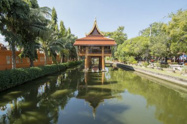 Kuzey Tayland 'da Kamphaeng Phet şehrindeki Wat Khu Yang Tapınağı ve Kraliyet Manastırı. Tayland, Kamphaeng Phet, Kasım 2019