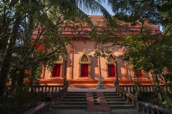 Kuzey Tayland 'ın Kamphaeng Phet eyaletindeki Kamphaeng Phet kasabasında Wat Sadej. Tayland, Kamphaeng Phet, Kasım 2019