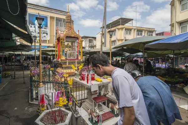 A泰国北部Kamphaeng Phet省Kamphaeng Phet镇中央市场的神龛 Thailand Kamphaeng Phet November 2019 — 图库照片