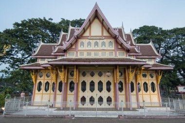 Tayland 'ın Prachuap Khiri Khan ilindeki Hua Hin kasabasındaki eski tren istasyonu. Tayland, Hua Hin, Kasım 2019