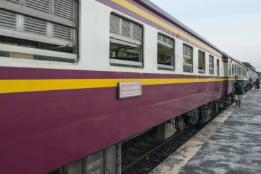 Tayland 'ın Prachuap Khiri Khan ilindeki Hua Hin kasabasındaki eski tren istasyonu. Tayland, Hua Hin, Kasım 2019