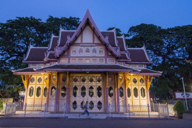 Tayland 'ın Prachuap Khiri Khan ilindeki Hua Hin kasabasındaki eski tren istasyonu. Tayland, Hua Hin, Kasım 2019