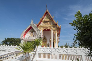 Tayland 'ın güneyindeki Pranburi kasabası yakınlarındaki Wat Sam Roi Yot Tapınağı Tayland' ın Hua Hin kasabası. Tayland, Hua Hin, Kasım 2019