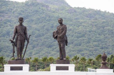 Tayland 'ın Hua Hin kasabası yakınlarındaki Rajabhakti Parkı' ndaki eski kralların 7 heykeli. Tayland, Hua Hin, Kasım 2019