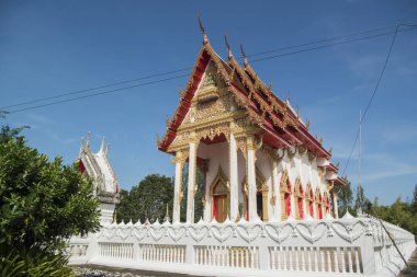 Tayland 'ın güneyindeki Pranburi kasabası yakınlarındaki Wat Sam Roi Yot Tapınağı Tayland' ın Hua Hin kasabası. Tayland, Hua Hin, Kasım 2019