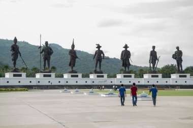 Tayland 'ın Hua Hin kasabası yakınlarındaki Rajabhakti Parkı' ndaki eski kralların 7 heykeli. Tayland, Hua Hin, Kasım 2019