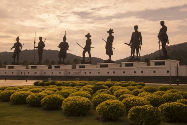 Tayland 'ın Hua Hin kasabası yakınlarındaki Rajabhakti Parkı' ndaki eski kralların 7 heykeli. Tayland, Hua Hin, Kasım 2019