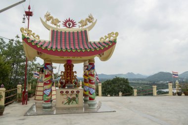 Tayland 'ın güneyindeki Pranburi kasabası yakınlarındaki Chao Mae Tubtim Tanga Tapınağı Tayland' ın Hua Hin kasabası. Tayland, Hua Hin, Kasım 2019