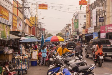 Tayland 'ın Hua Hin kasabasındaki Chatsila pazarında. Tayland, Hua Hin, Kasım 2019