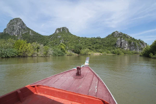 位于泰国高尔夫上Pranburi镇附近的Sam Roi Yot Nationalpark的Khlong Khao Daeng河景观位于泰国华欣镇以南 2019年11月 — 图库照片